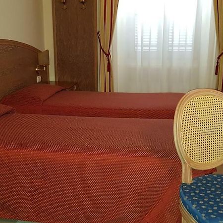 Hotel La Cupola ノヴァーラ エクステリア 写真