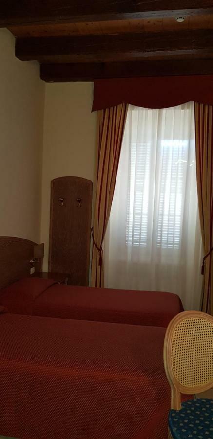 Hotel La Cupola ノヴァーラ エクステリア 写真