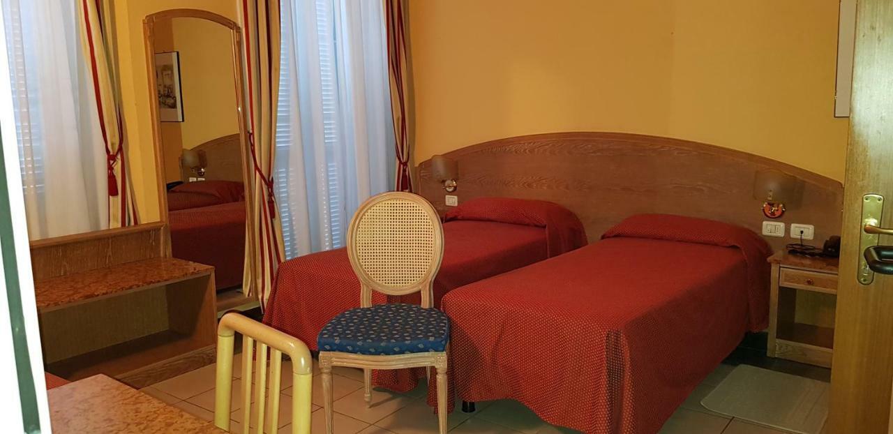 Hotel La Cupola ノヴァーラ エクステリア 写真